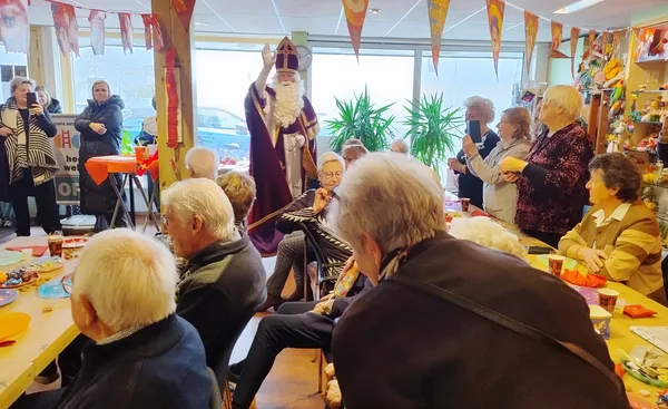28. Maar na overleg mocht de kerstman blijven
