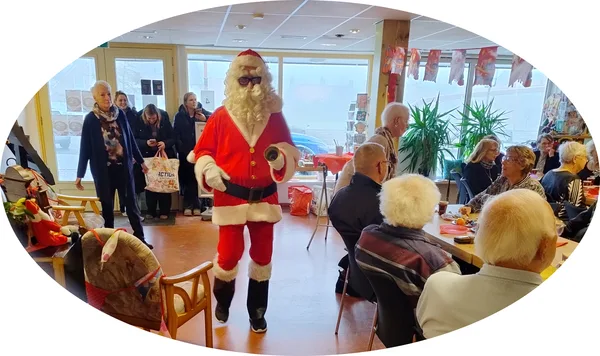 25.Tot ieders verrassing kwam eerst de Kerstman