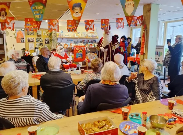 29. De Sint stelde zijn Pieten voor