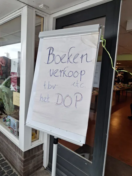 5. Verkoop Pinkstermarkt binnen om slecht weer