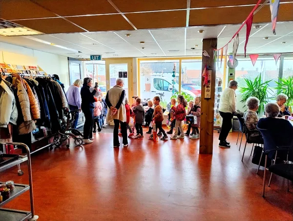 23. De kinderen verlaten weer het DOP