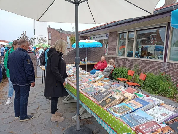 16. Veel bezoekers, ook kopers