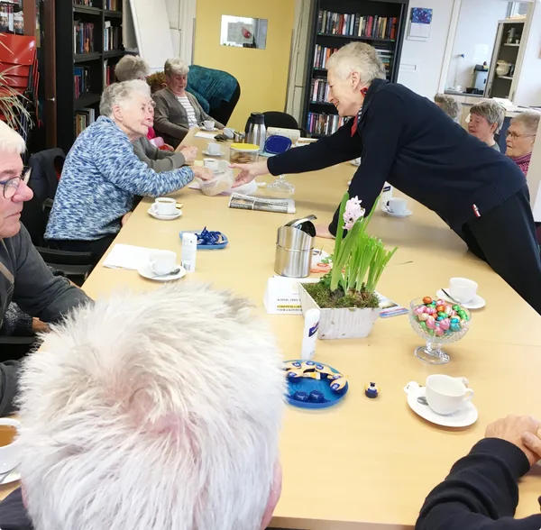 5. De vrijwilligers zijn er druk mee