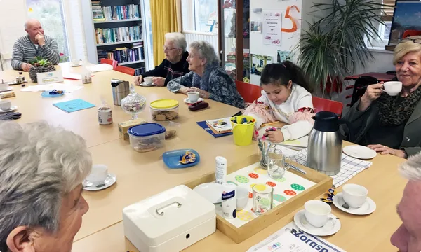 3. Oma neemt oppas mee naar DOP