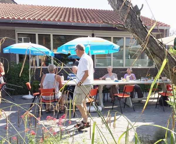 39. De eerste bezoekers waren al vroeg