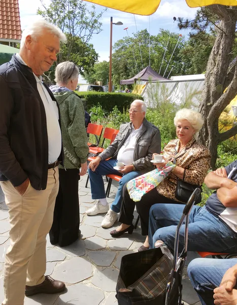 30. Gelegenheid voor een praatje met bekenden