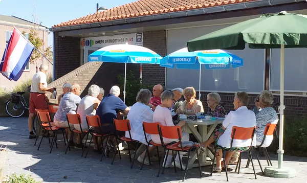 48. De terrastafel wordt bijna te klein