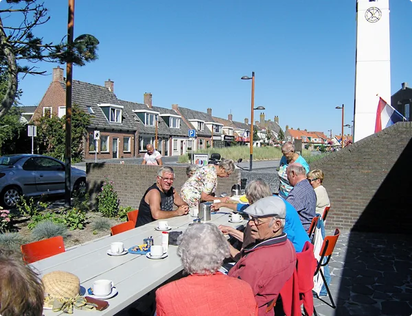 37. Bezoekers komen en gaan DOP 17 augustus 2016